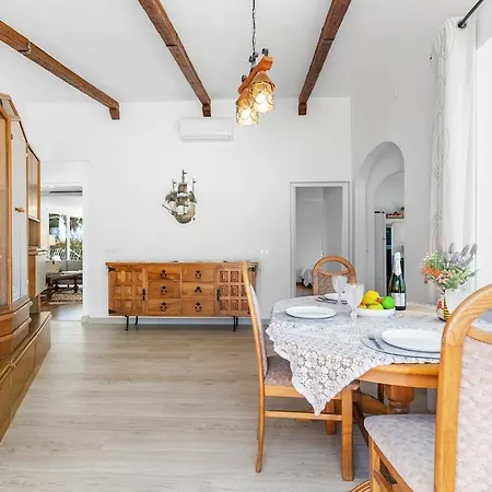 Lovely House With A Sea View, 220 M From The Feriehus