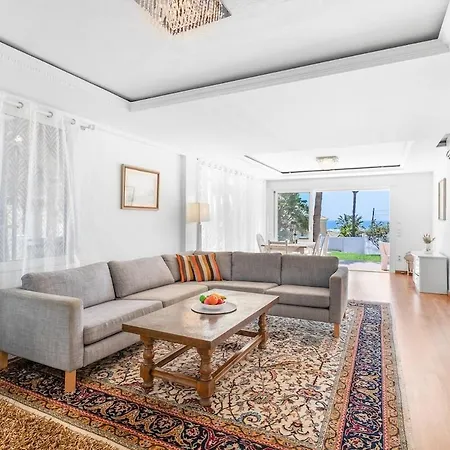 Feriehus Lovely House With A Sea View, 220 M From The Marbella
