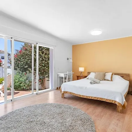 Feriehus Lovely House With A Sea View, 220 M From The Marbella