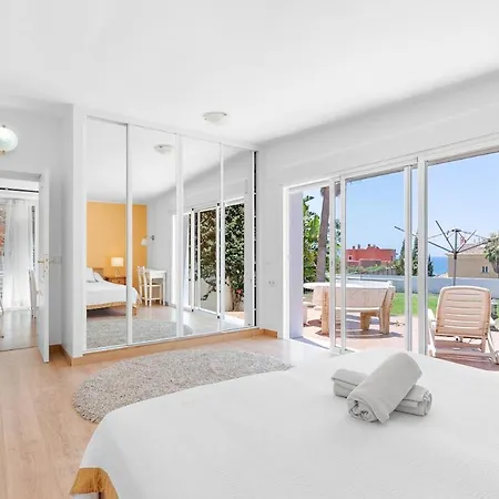 Lovely House With A Sea View, 220 M From The Marbella