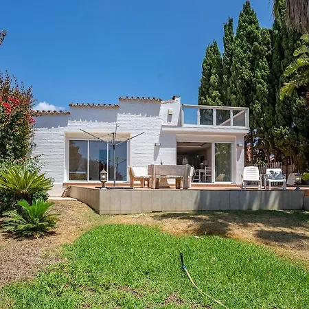 Feriehus Lovely House With A Sea View, 220 M From The