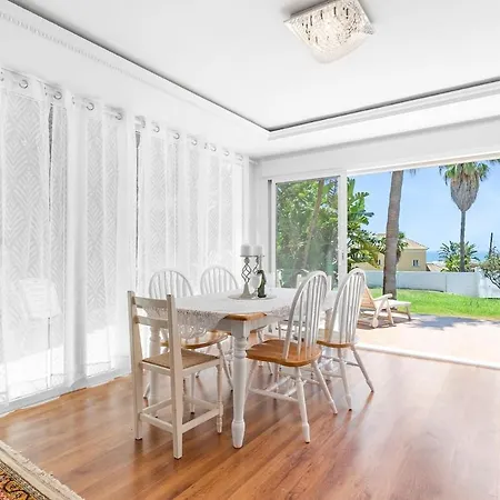Feriehus Lovely House With A Sea View, 220 M From The *